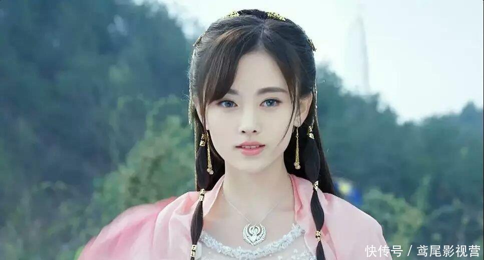 香烟烟雾中的女人